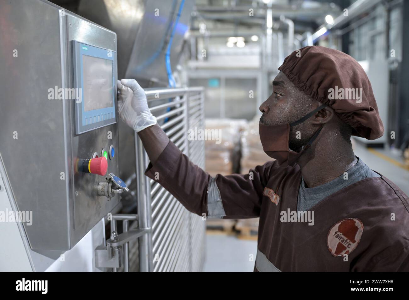 GHANA, village Amanese, cocoa processing, chocolate factory fairafric