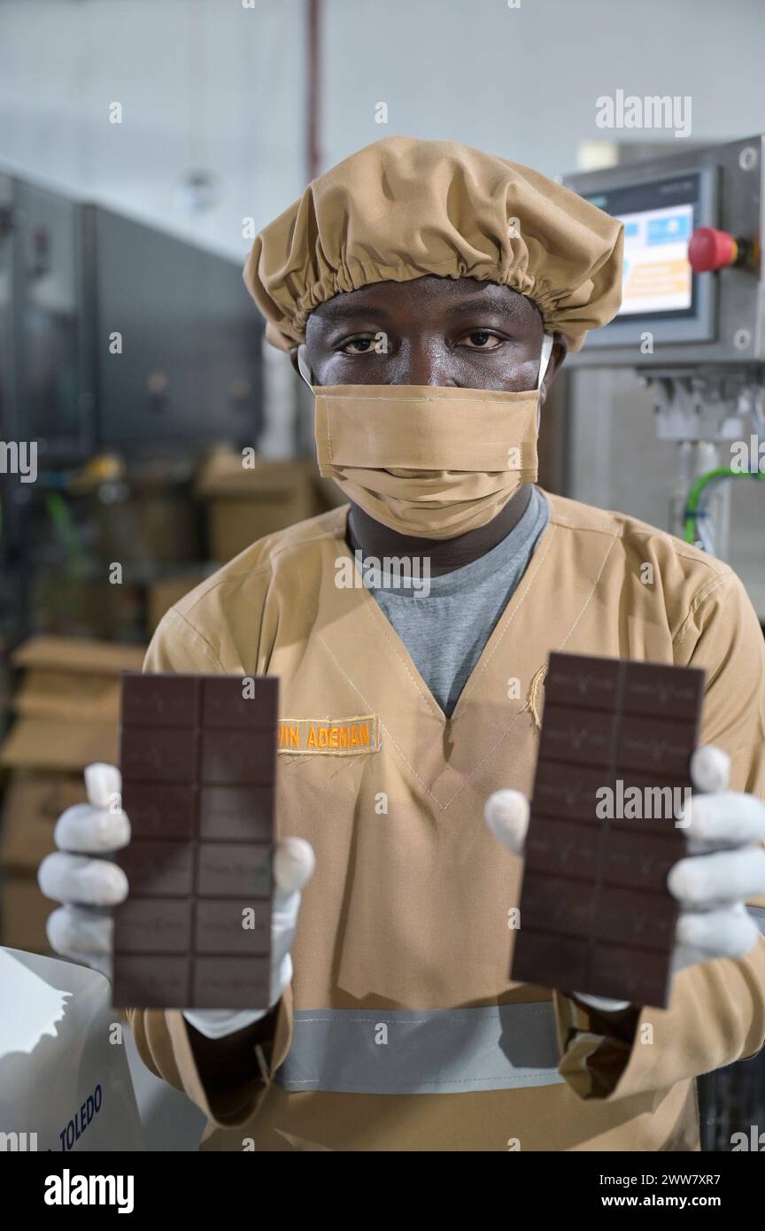 GHANA, village Amanese, cocoa processing, chocolate factory fairafric