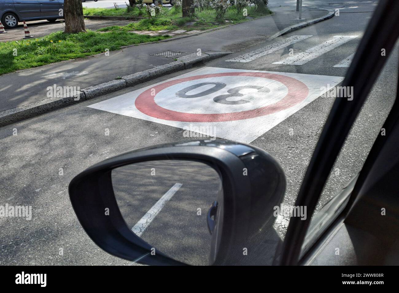 italy-lombardy-march-2024-forbidden-to-circulate-more-than-30