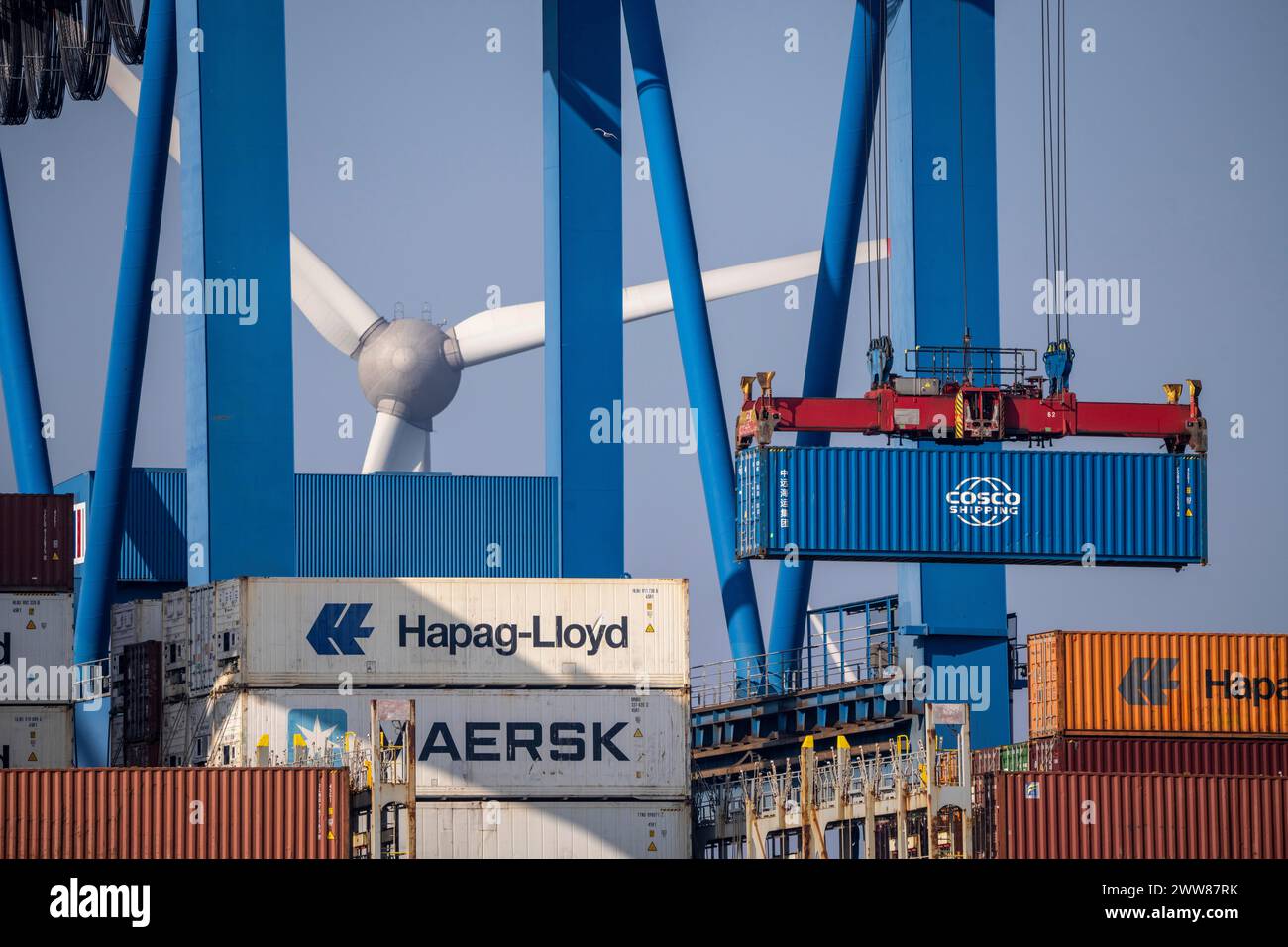 Port of Hamburg, Container Terminal Altenwerder, container ship during ...