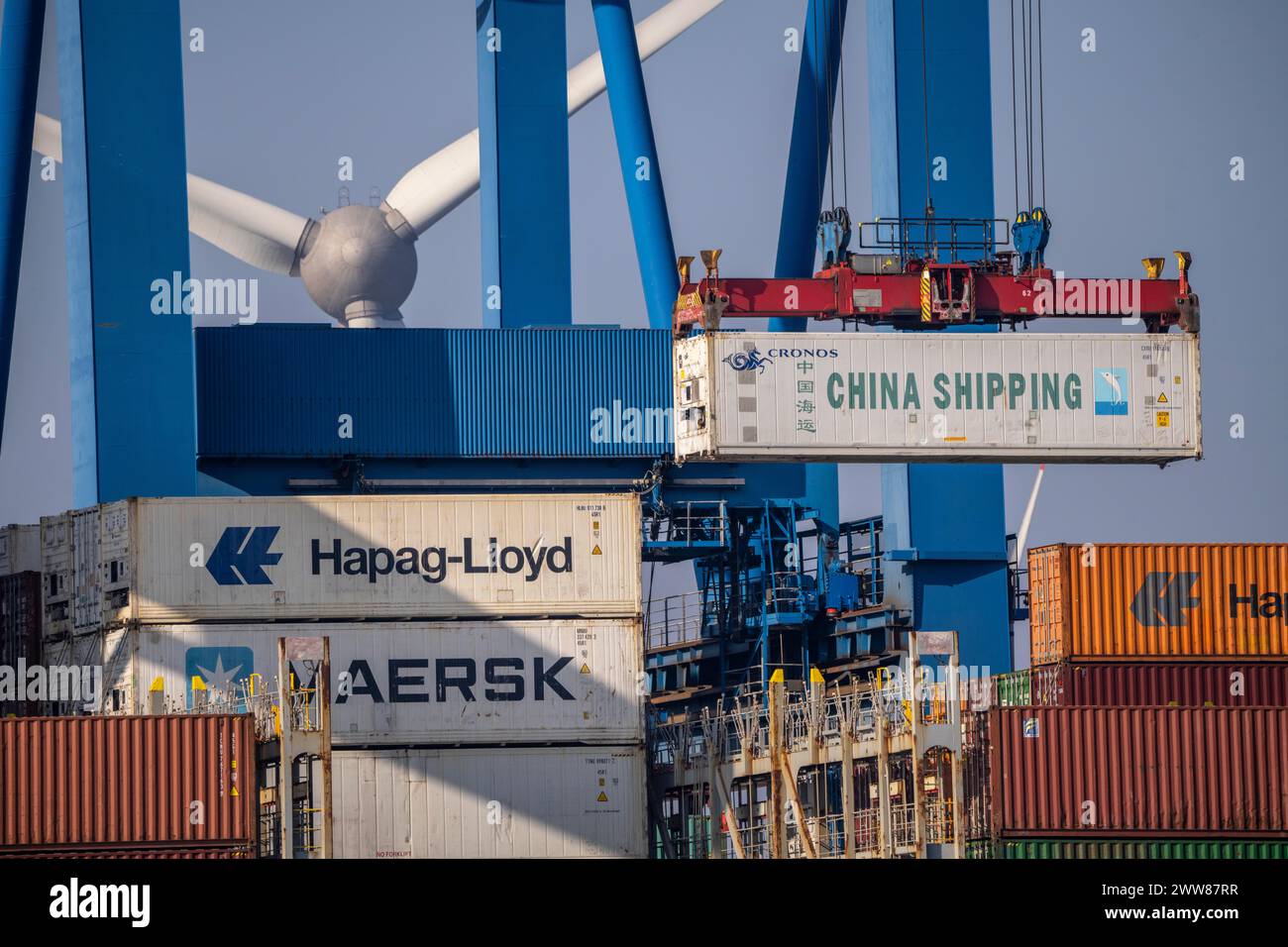 Port of Hamburg, Container Terminal Altenwerder, container ship during ...