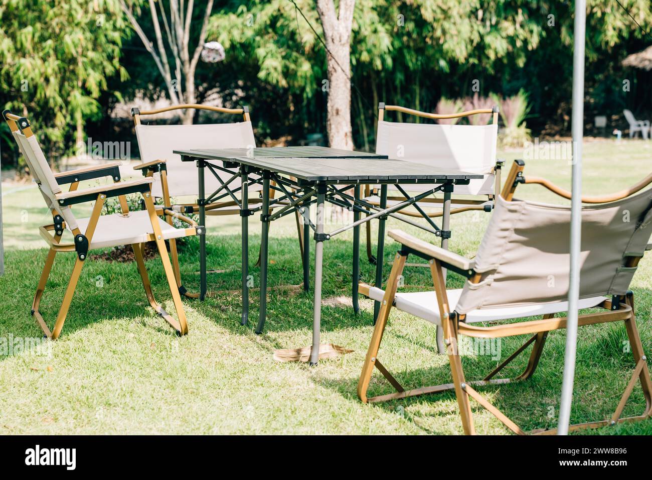 Set empty folding chairs hi-res stock photography and images - Alamy