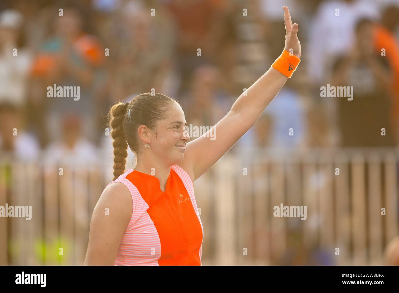 MIAMI GARDENS, FLORIDA - MARCH 21: Jelena Ostapenko of Latvia waves to the crowd on Day 6 of the Miami Open at Hard Rock Stadium on March 21, 2024 in Miami Gardens, Florida. (Photo by Mauricio Paiz) Stock Photo