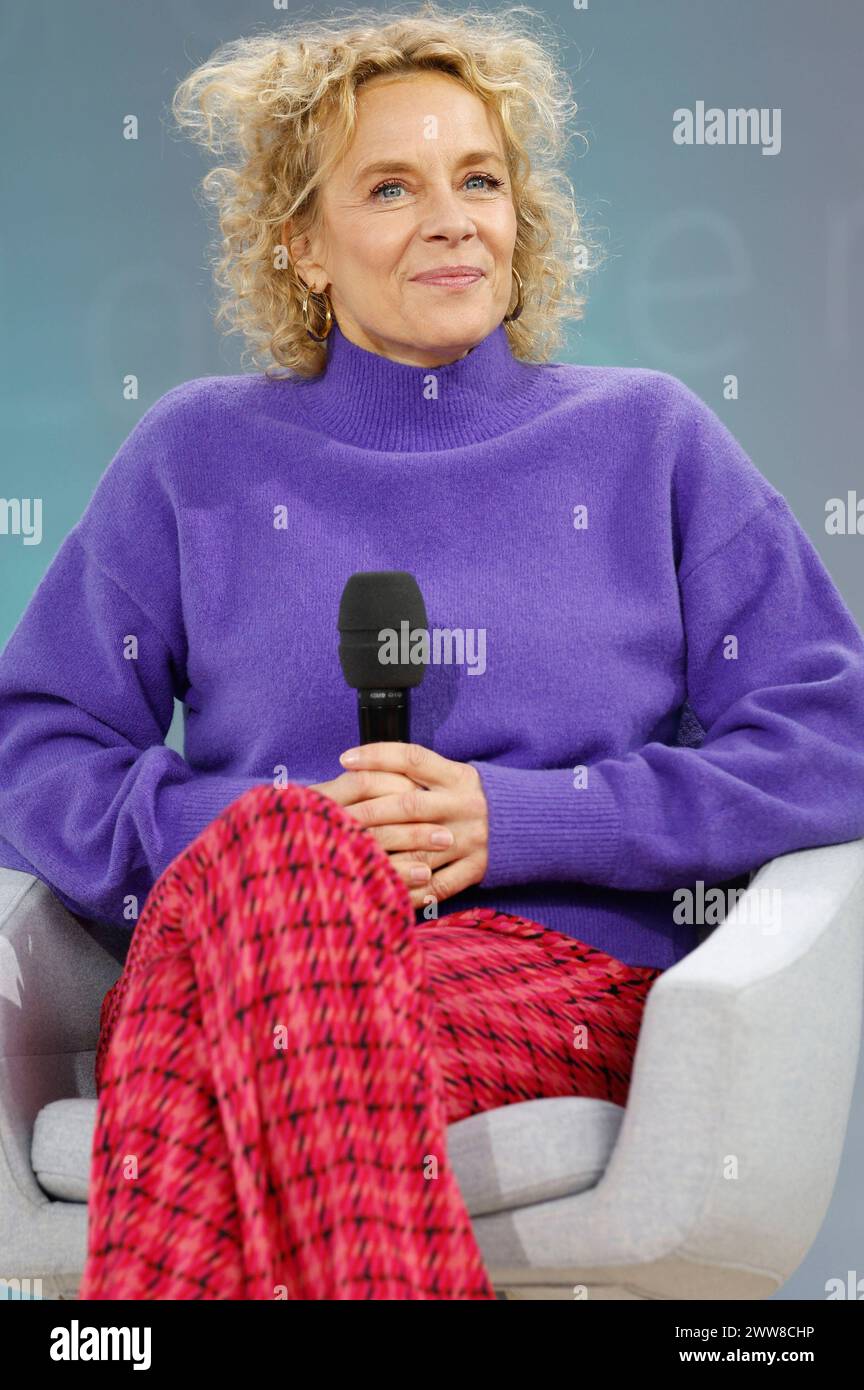 Katja Riemann im Gespräch zu ihrem Buch Zeit der Zäune auf der ARD, ZDF