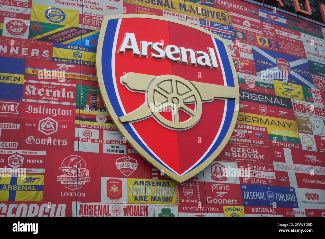 Arsenal Football Club crest, Arsenal Emirates Stadium, North London Stock Photo