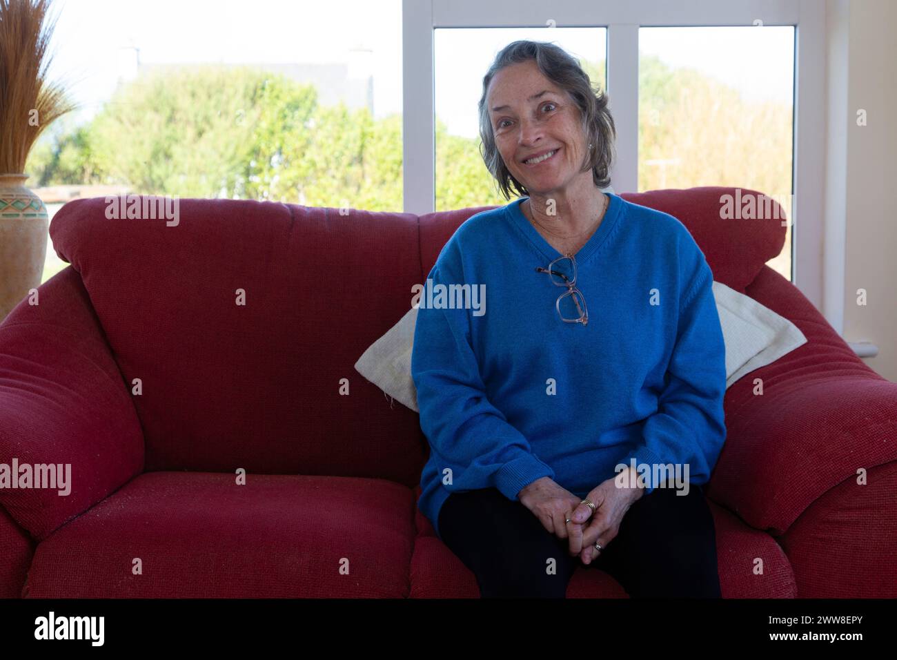 Old woman sitting alone sofa hi-res stock photography and images - Alamy