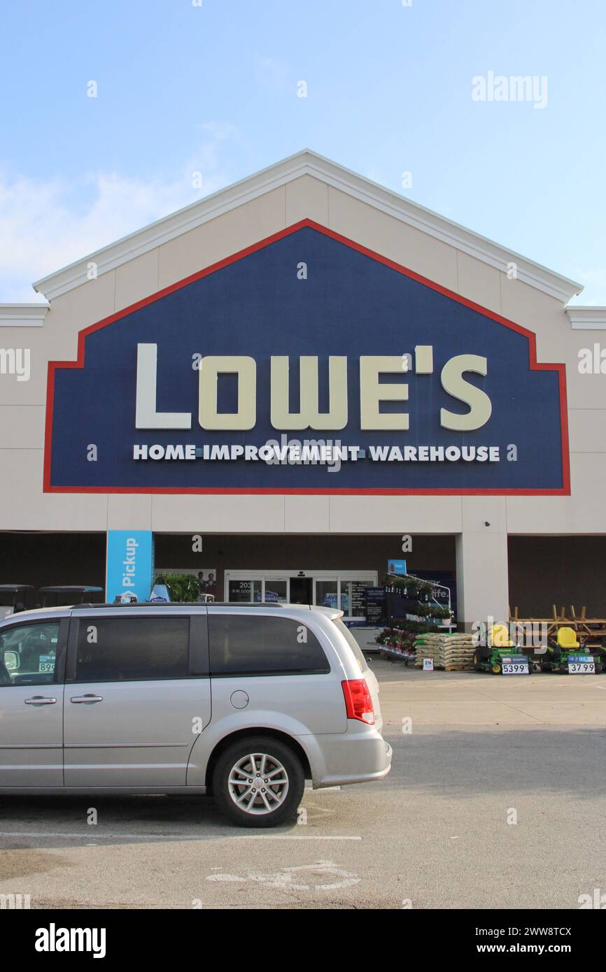 Exterior view and signage for a Lowe's home improvements store in San
