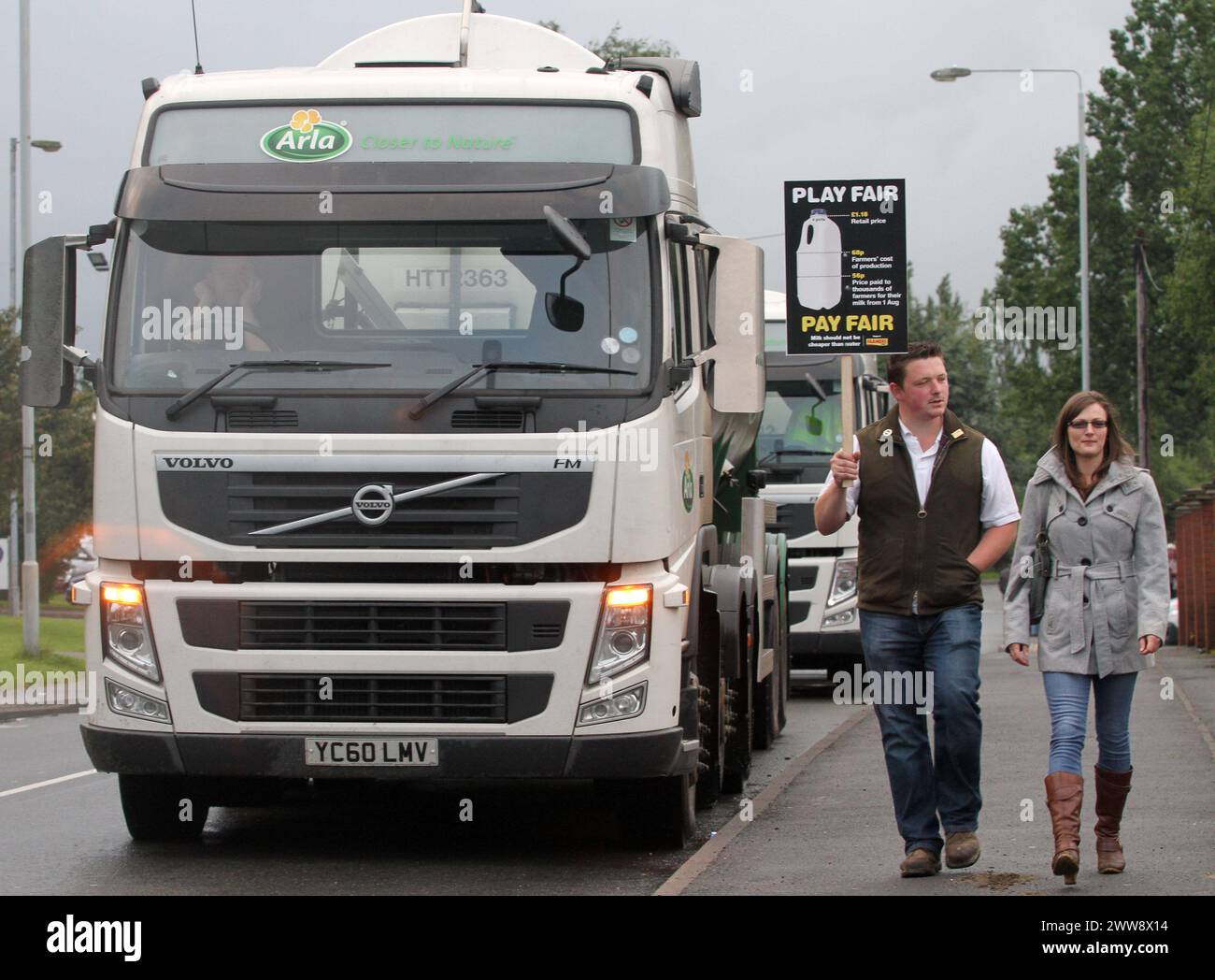 19/07/12  ***VIDEO AVAILABLE ON REQUEST***..Tankers queue outside the Arla processing plant after protestors block their path...More than 300 dairy fa Stock Photo