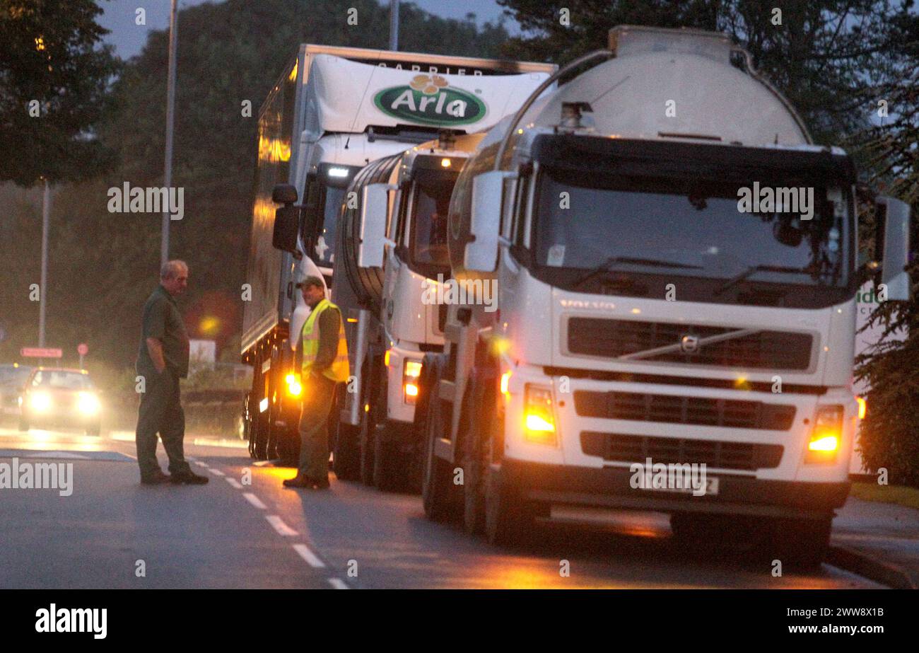 19/07/12  ***VIDEO AVAILABLE ON REQUEST***..Tankers queue outside the Arla processing plant after protestors block their path...More than 300 dairy fa Stock Photo