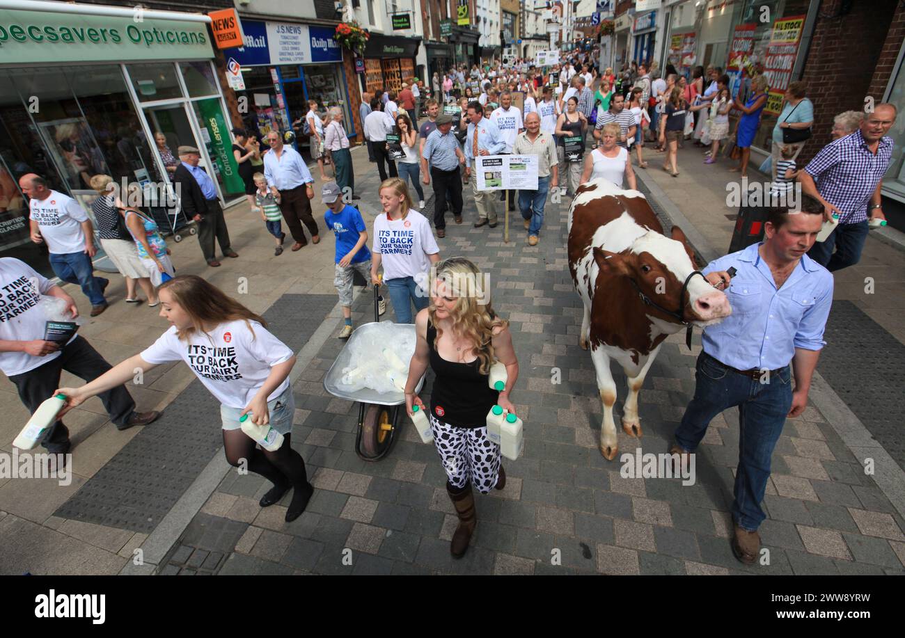 24/07/12..Farmers for Action protesters march through Uttoxeter, staffordshire, bringing the town to a standstill, and giving out free milk to people Stock Photo