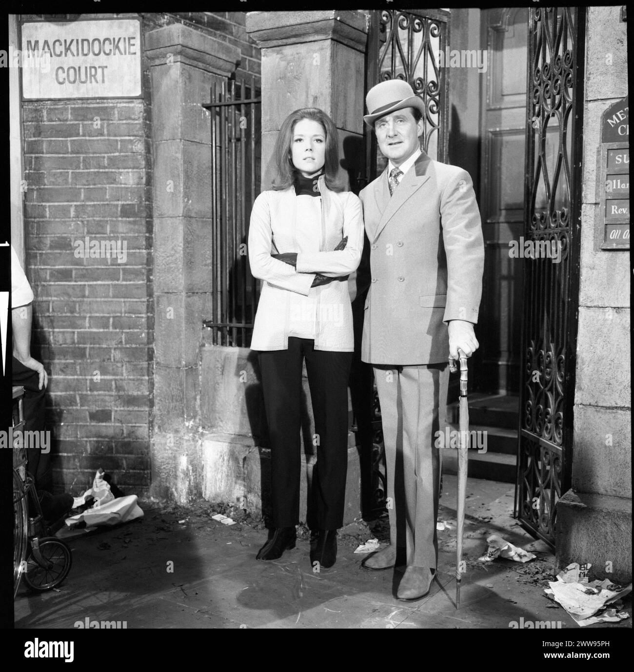 DIANA RIGG as Emma Peel and PATRICK MACNEE as John Steed in a scene from the SMALL GAME FOR BIG HUNTERS episode 16 of the fourth series of THE AVENGERS TV Series first broadcast on January 11 1966 Director GERRY O'HARA Written by PHILIP LEVENE Wardrobe JOHN BATES and JACKIE JACKSON Music LAURIE JOHNSON Associated British Productions for ABC Television Stock Photo