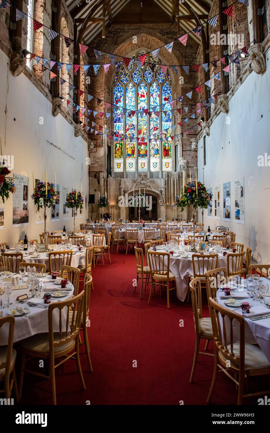 Decorated wedding reception tables hi-res stock photography and images ...