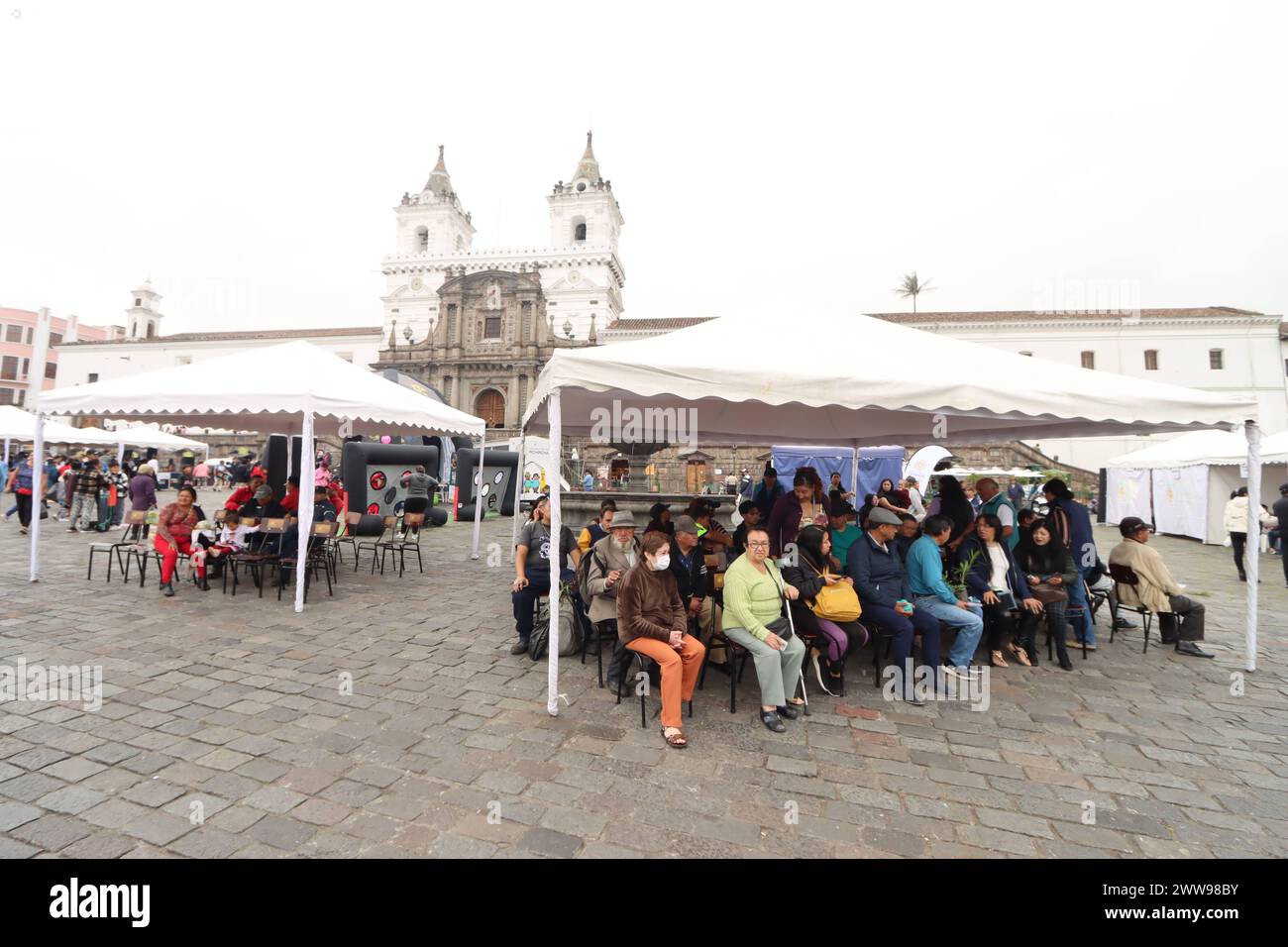 UIO-FERIA-PRODUCTIVA Quito, 22 de marzo de 2024. Feria Pichincha Productiva y Solidaria en la Plaza San Francisco. Servicios de atencion mÃ dica, artistas, patio de comidas y emprendimientos es la variada oferta de esta iniciativa que permanecera hasta el sabado 23. API / HAMILTON LOPEZ Quito Pichincha Ecuador SOI-UIO-FERIA-PRODUCTIVA-a4b836f04375fadf08a90959ae109ce1 *** UIO FERIA PRODUCTIVA Quito, March 22, 2024 Pichincha Productive and Solidarity Fair in Plaza San Francisco Medical care services, artists, food court and entrepreneurship is the varied offer of this initiative that will remain Stock Photo
