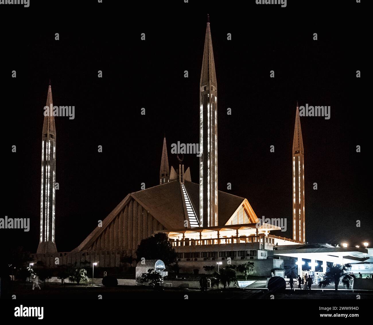 the Faysal Mosque in Islamabad is among the largest religious buildings