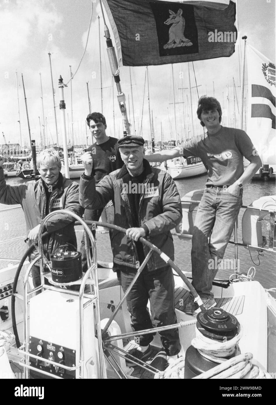 THE SKIPPER OF FAZER FINLAND MICHAEL BERNER, 2ND RIGHT, WITH MEMBERS OF HIS CREW L TO RIGHT, BEN WREDE,ILPO NIKKARI AND MIKA SAKSELA AFTER RETURNING TO PORTSMOUTH AT THE END OF THE WHITBREAD ROUND THE YACHT RACE 1990. PIC MIKE WALKER 1990 Stock Photo