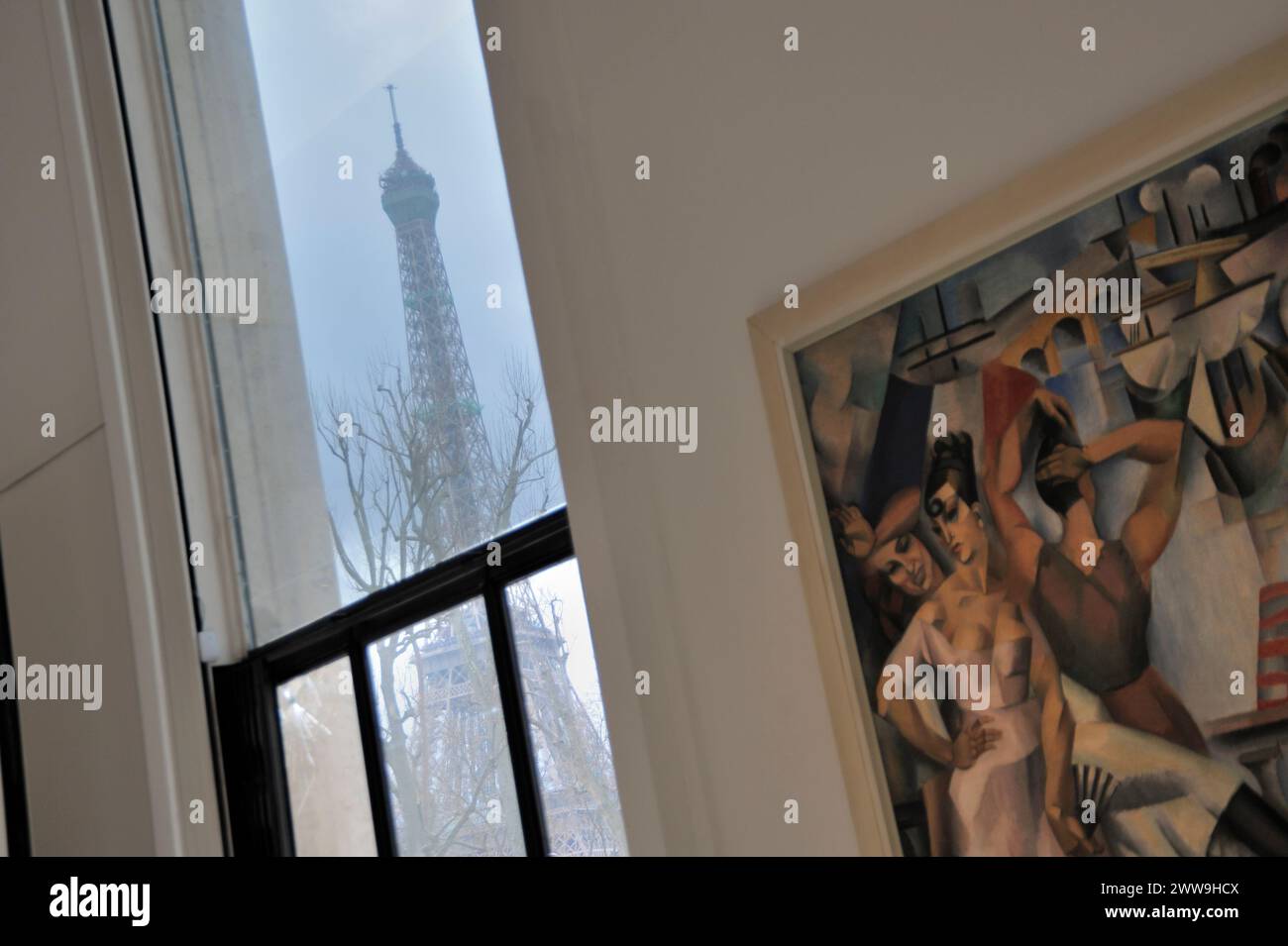 view from the Modern Art Museum, Musée d'Art Modern de la Ville de Paris, onto the Eiffel Tower - painting on the right: Escale, oil on canvas, 1913, Stock Photo