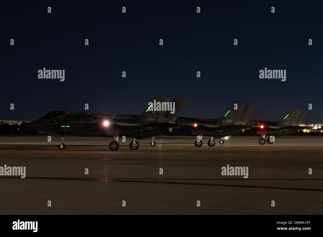 Luke 2 20 hi-res stock photography and images - Alamy, image size:1300x954