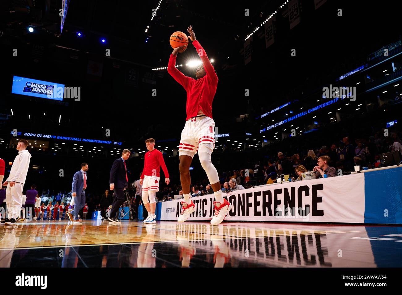 Brooklyn, NY, USA. 22nd Mar, 2024. Wisconsin Badgers guard John Blackwell (25) during warmups before the NCAA Men's March Madness Round One Tournament basketball game between the James Madison Dukes and the Wisconsin Badgers at the Barclays Center in Brooklyn, NY. Darren Lee/CSM/Alamy Live News Stock Photo