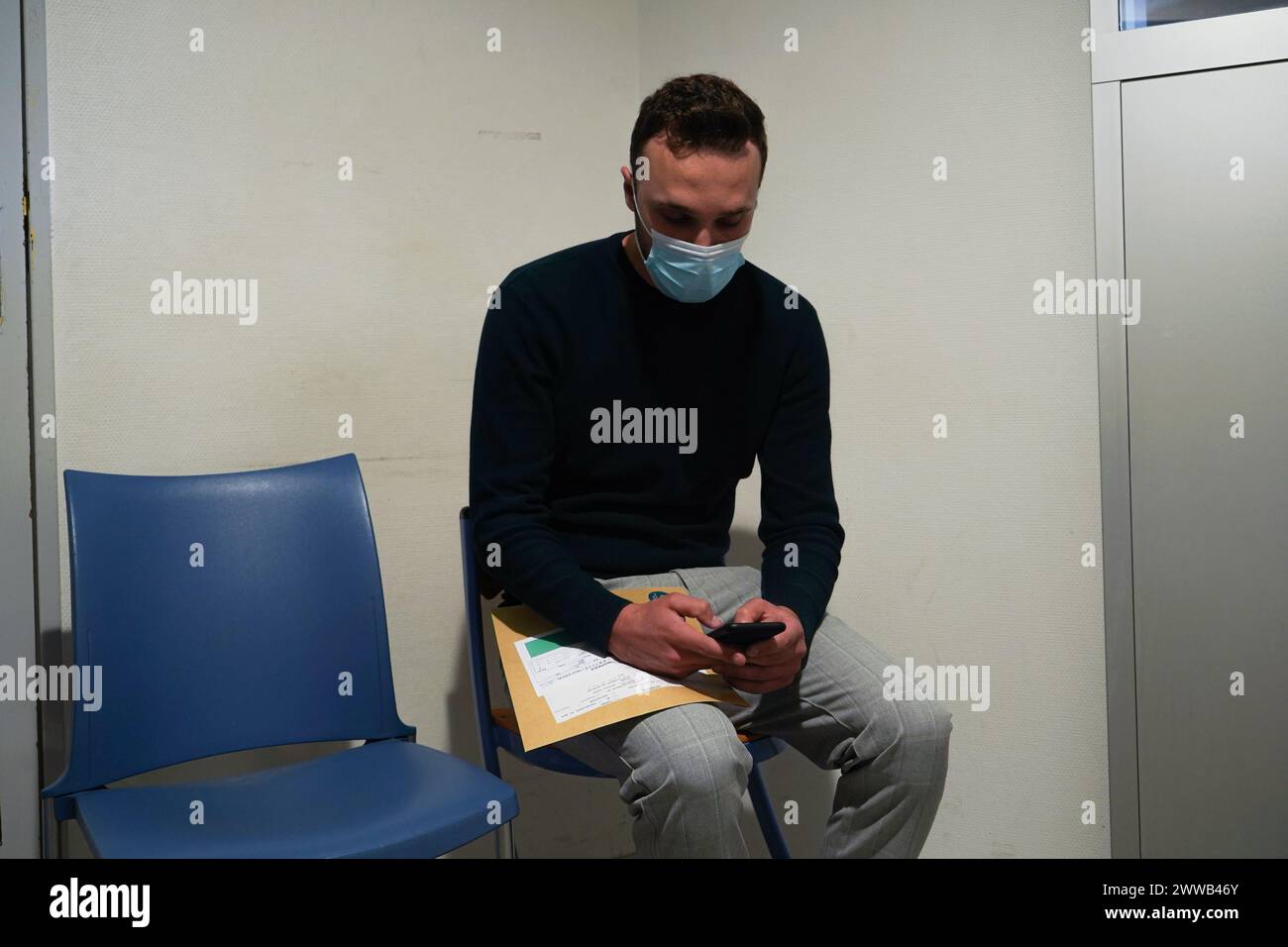 Patient in the emergency room of a university hospital. A young man ...