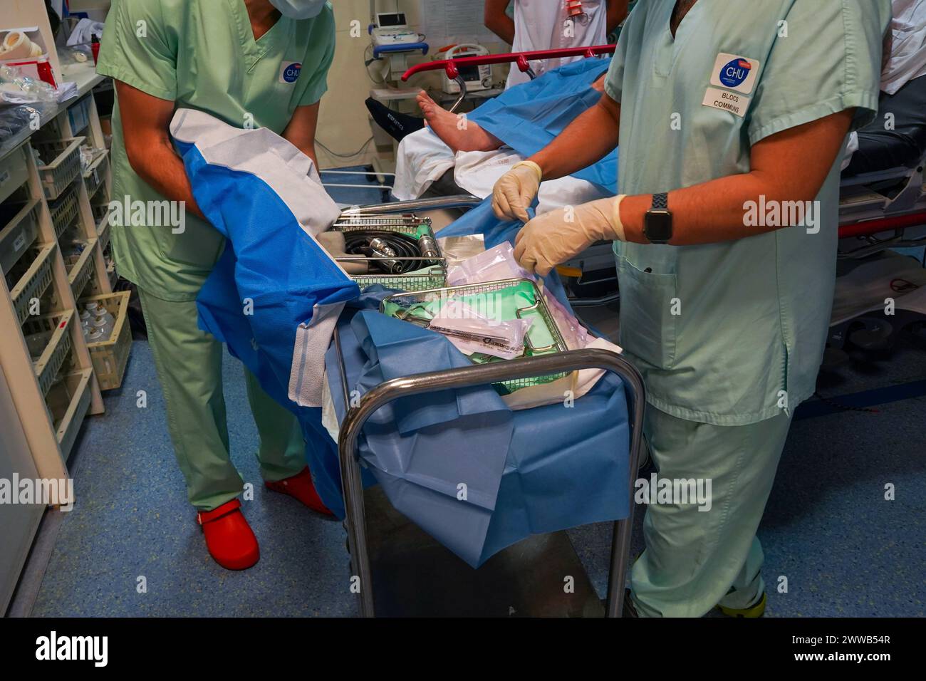 Patient in the shock ward in the intensive care unit of a university ...
