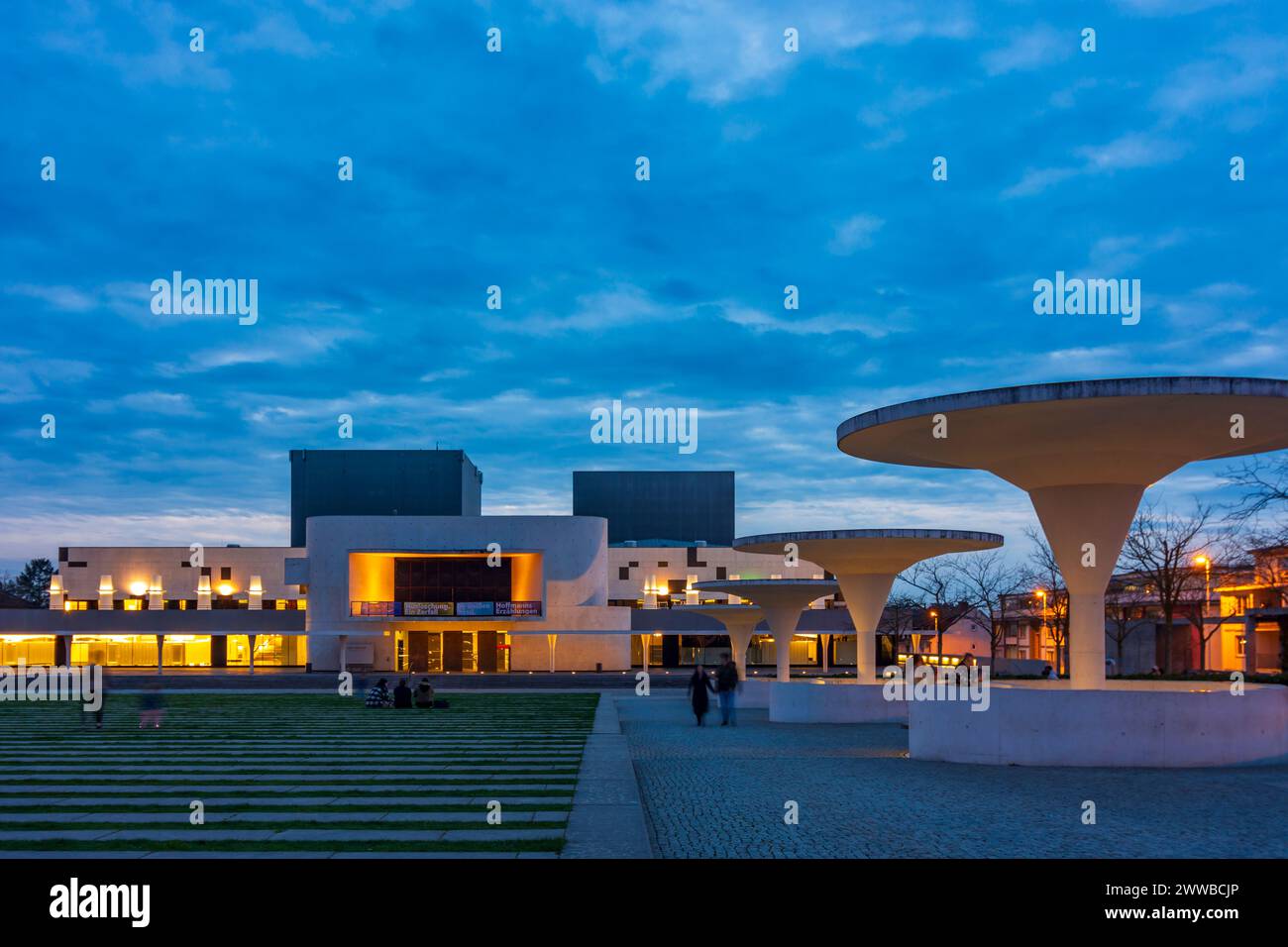Darmstadt: Staatstheater Darmstadt (Darmstadt State Theatre), square ...