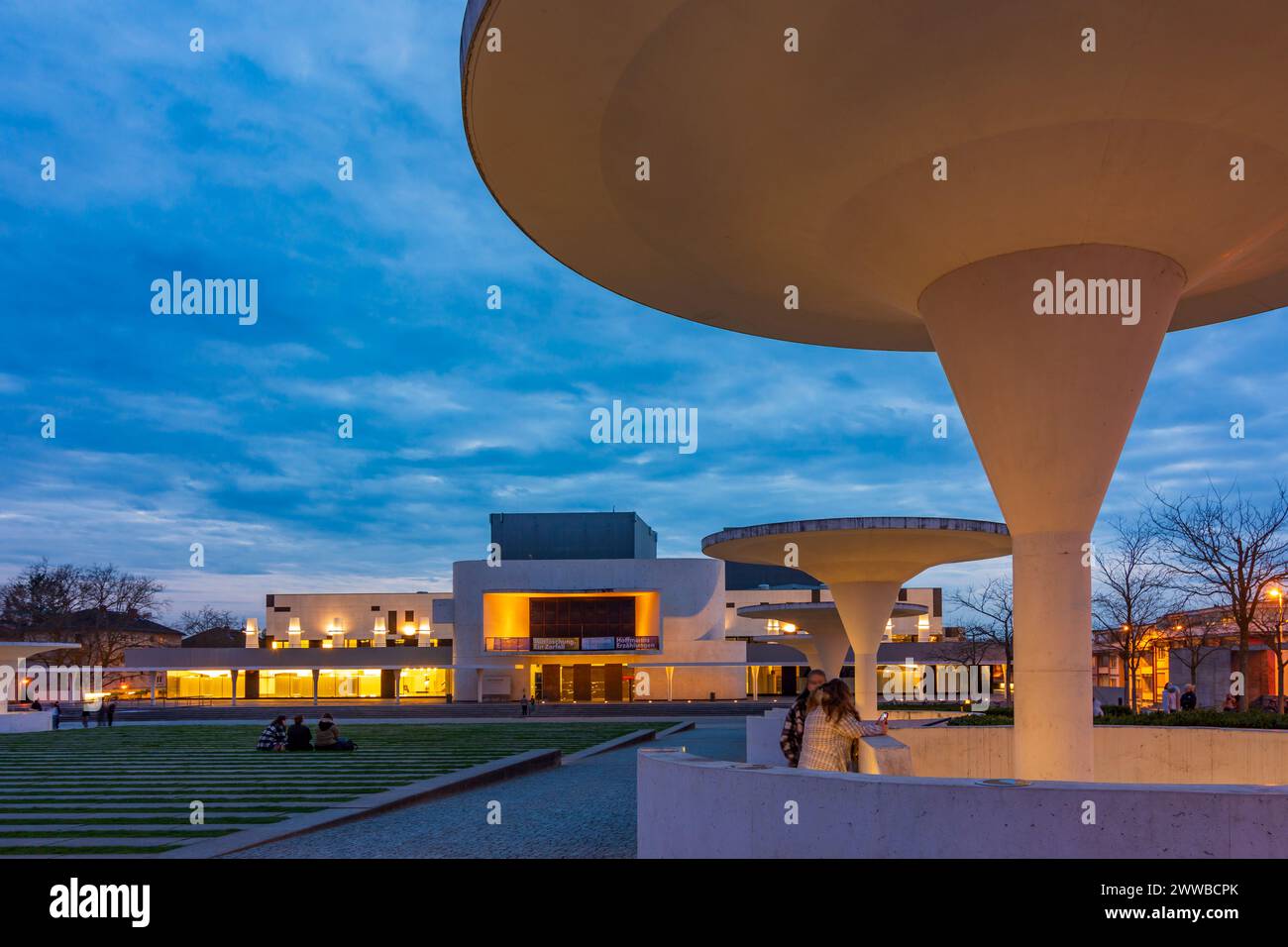 Darmstadt: Staatstheater Darmstadt (Darmstadt State Theatre), square ...