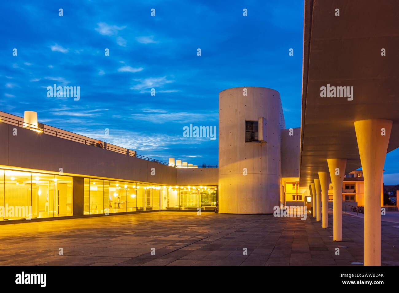 Darmstadt: Staatstheater Darmstadt (Darmstadt State Theatre), square ...