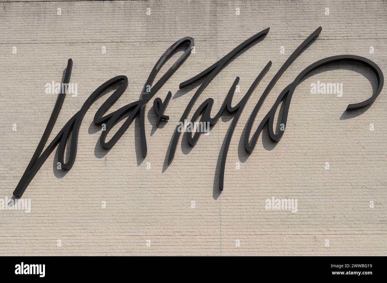 New York, United States. 22nd Mar, 2024. The Lord & Taylor logo is seen on a permanently closed down Lord & Taylor store in the neighborhood of Huntington Station in Suffolk County. Credit: SOPA Images Limited/Alamy Live News Stock Photo