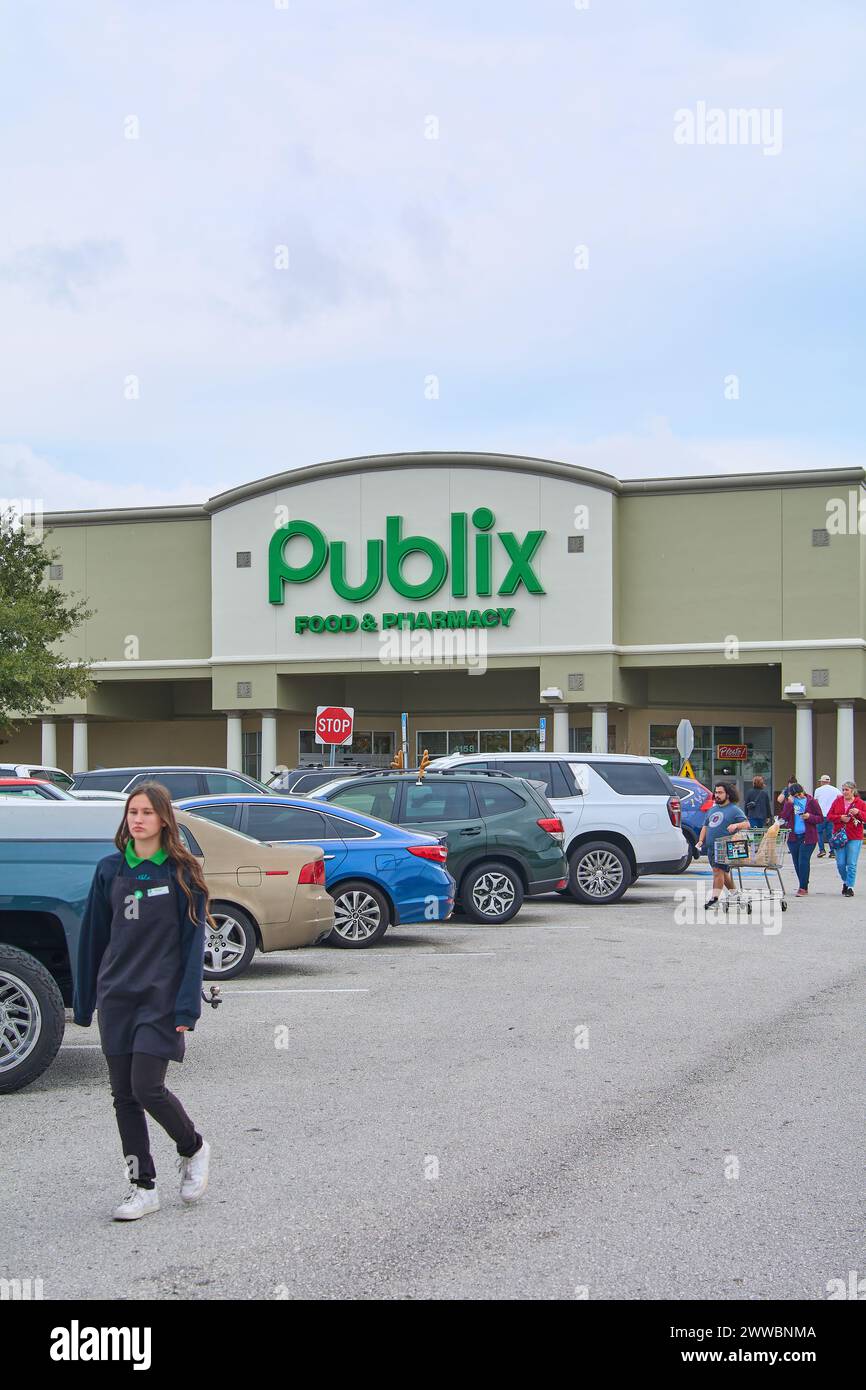Florida, USA - March 23, 2024: Daily activity outside a Publix supermarket customers can be seen entering and exiting the store shopping carts full of Stock Photo