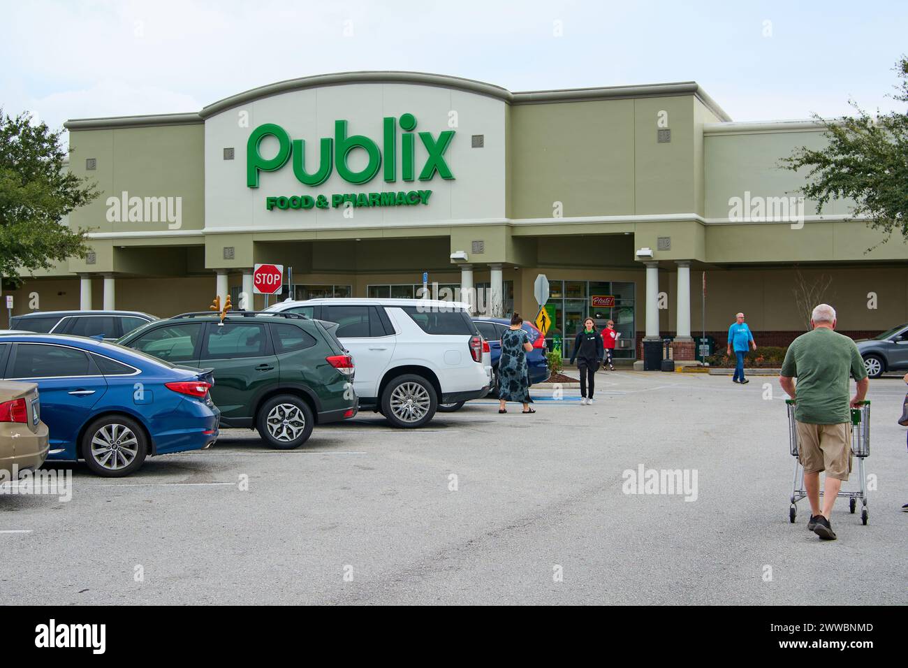 Florida, USA - March 23, 2024: Daily activity outside a Publix supermarket customers can be seen entering and exiting the store shopping carts full of Stock Photo