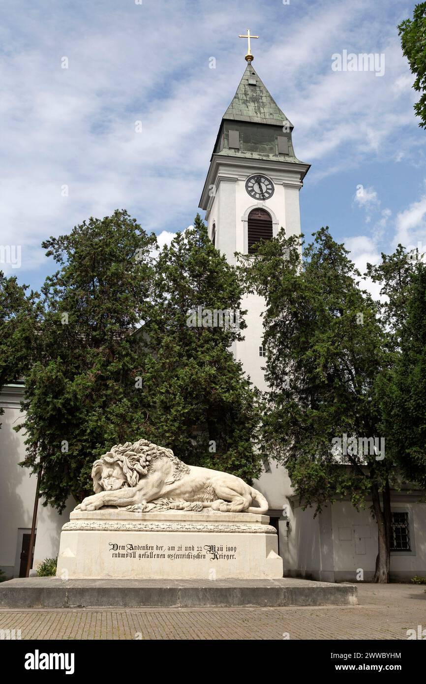 Lion Of Aspern, War Memorial By Anton Dominik Fernkorn And The Parish Church Of St. Martin In Vienna, Austria Stock Photo