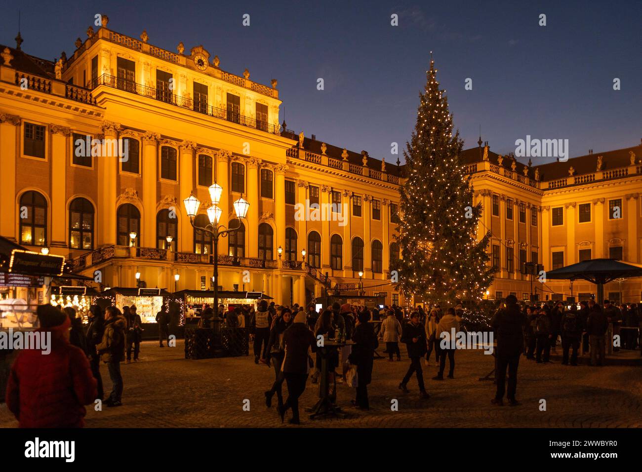Christmas Market, Schönbrunn Palace, Vienna, Austria Stock Photo