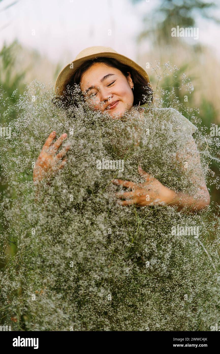 Carefree woman 40s smiling hi-res stock photography and images - Alamy