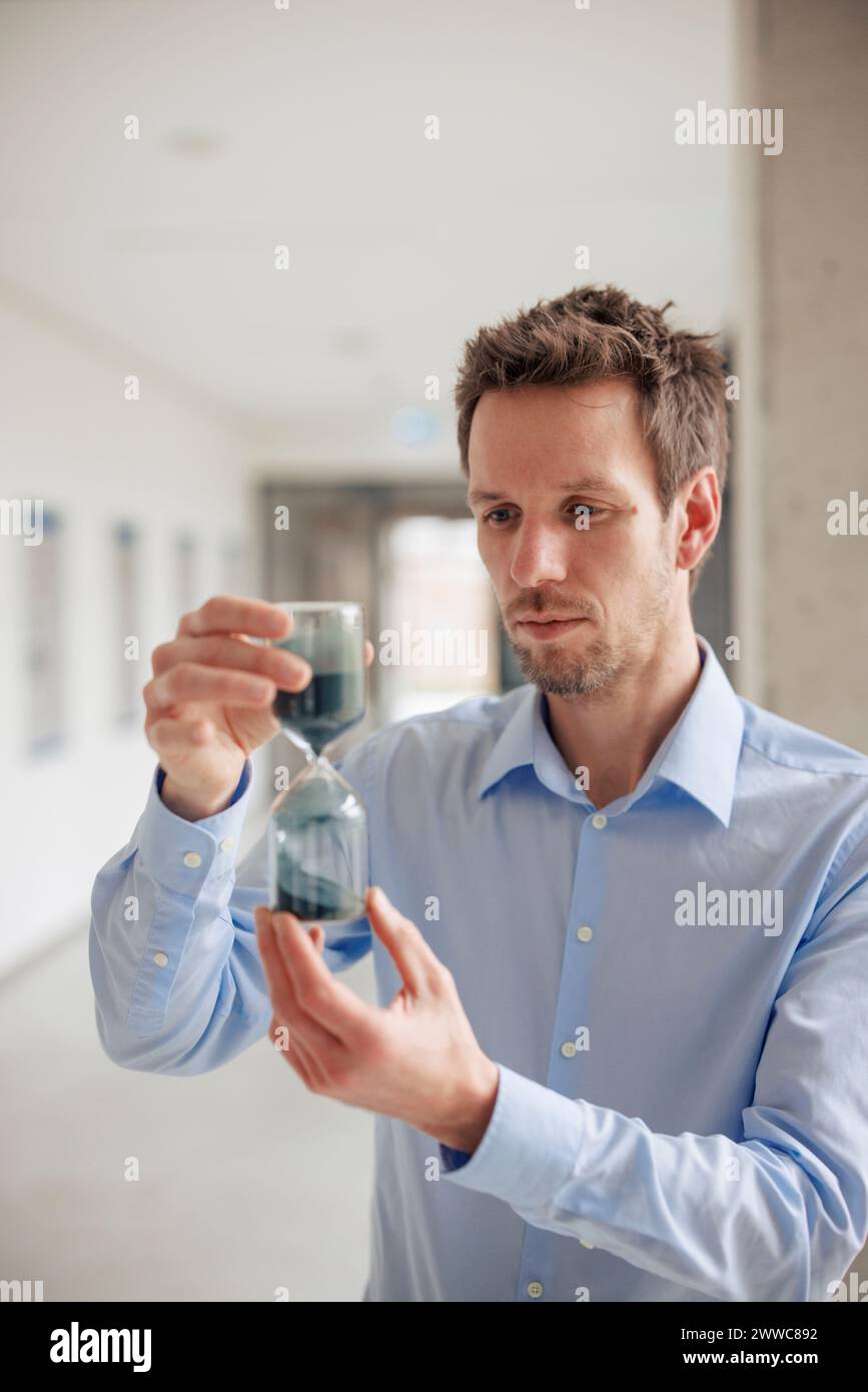 Engineering Hourglass Blurred view man holding glasses hi-res stock photography and images ...