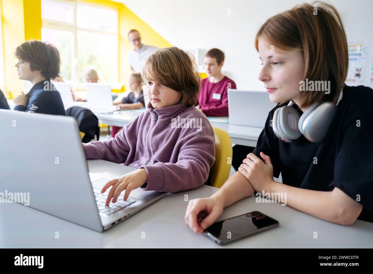 Students learning computer coding in classroom Stock Photo - Alamy