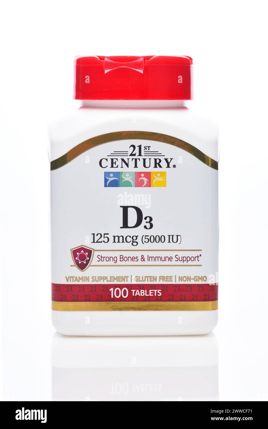 IRIVNE, CALIFORNIA - 21 MAR 2024: A bottle of 21st Century D3 125mcg vitamin supplement. Stock Photo