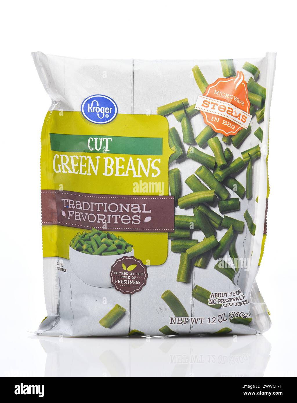 IRIVNE, CALIFORNIA - 21 MAR 2024: A package of Kroger Frozen Cut Green Beans. Stock Photo