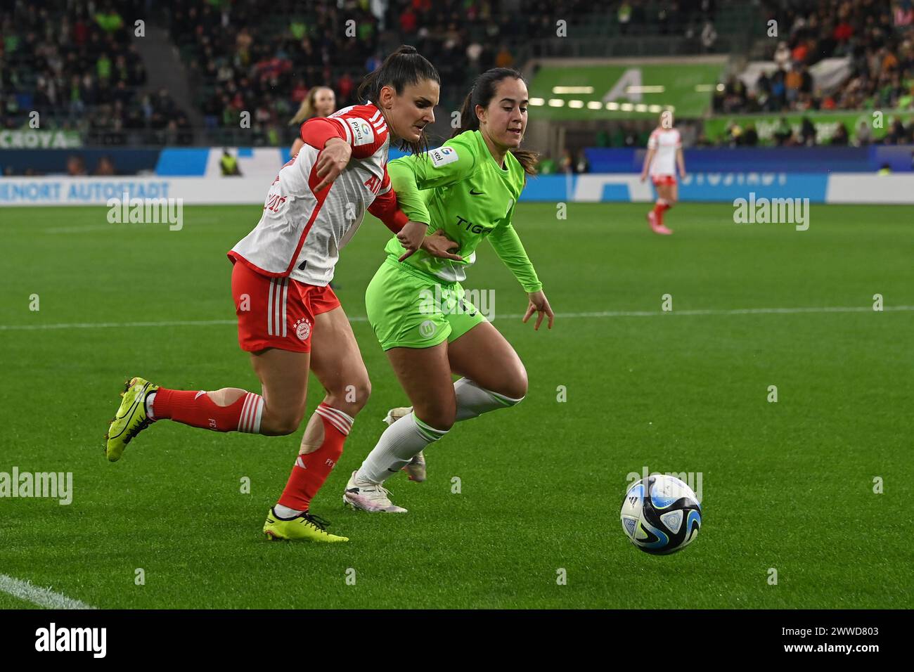 Wolfsburg, Germany. 23rd Mar, 2024. Soccer, Women: Bundesliga, VfL Wolfsburg - Bayern Munich, matchday 17, Volkswagen Arena. Munich's Jovana Damnjanovi· (l) and Wolfsburg's Nuria Rabano Blanco fight for the ball. Credit: Swen Pförtner/dpa - IMPORTANT NOTE: In accordance with the regulations of the DFL German Football League and the DFB German Football Association, it is prohibited to utilize or have utilized photographs taken in the stadium and/or of the match in the form of sequential images and/or video-like photo series./dpa/Alamy Live News Stock Photo