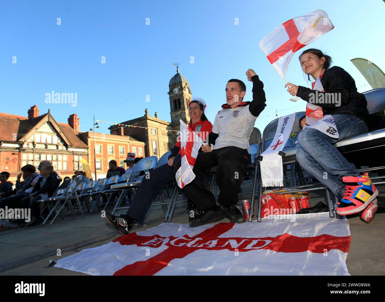 24/06/2012 ..Joyce Taylor 50, from Derwent and brother and sister Dylan 15 and Shannan 14 Beighton from Friargate..England fans watch the England Ital Stock Photo