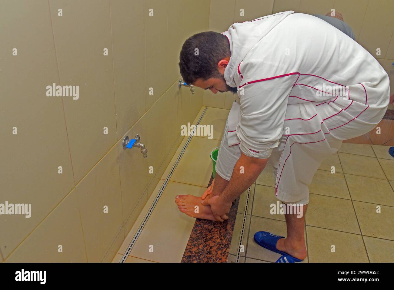 the-imam-s-assistant-of-the-islamic-mosque-of-vendrell-abdul-rezak