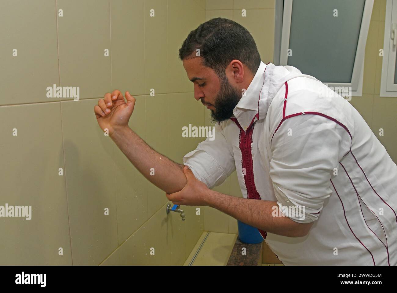 the-imam-s-assistant-of-the-islamic-mosque-of-vendrell-abdul-rezak