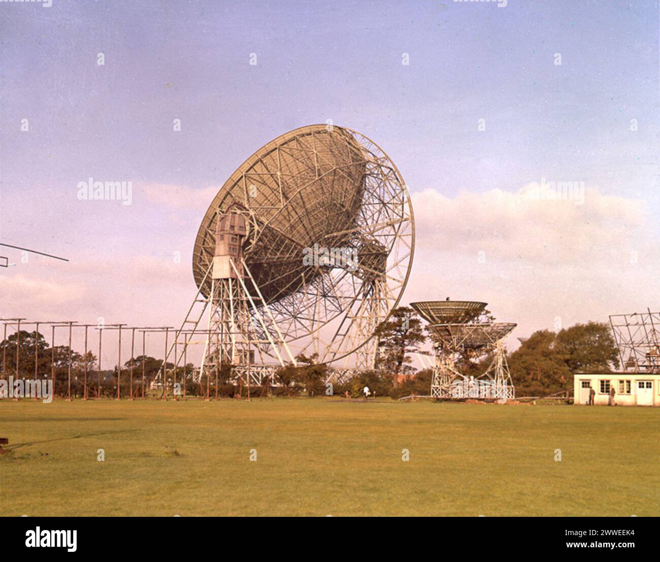 Jodrell Bank Description: Nuffield Astronomy Laboratories at Jodrell Bank Date: December 1963 radio, dish, cheshire, science, telescope, astronomy, receiver, sixties, lovell Stock Photo