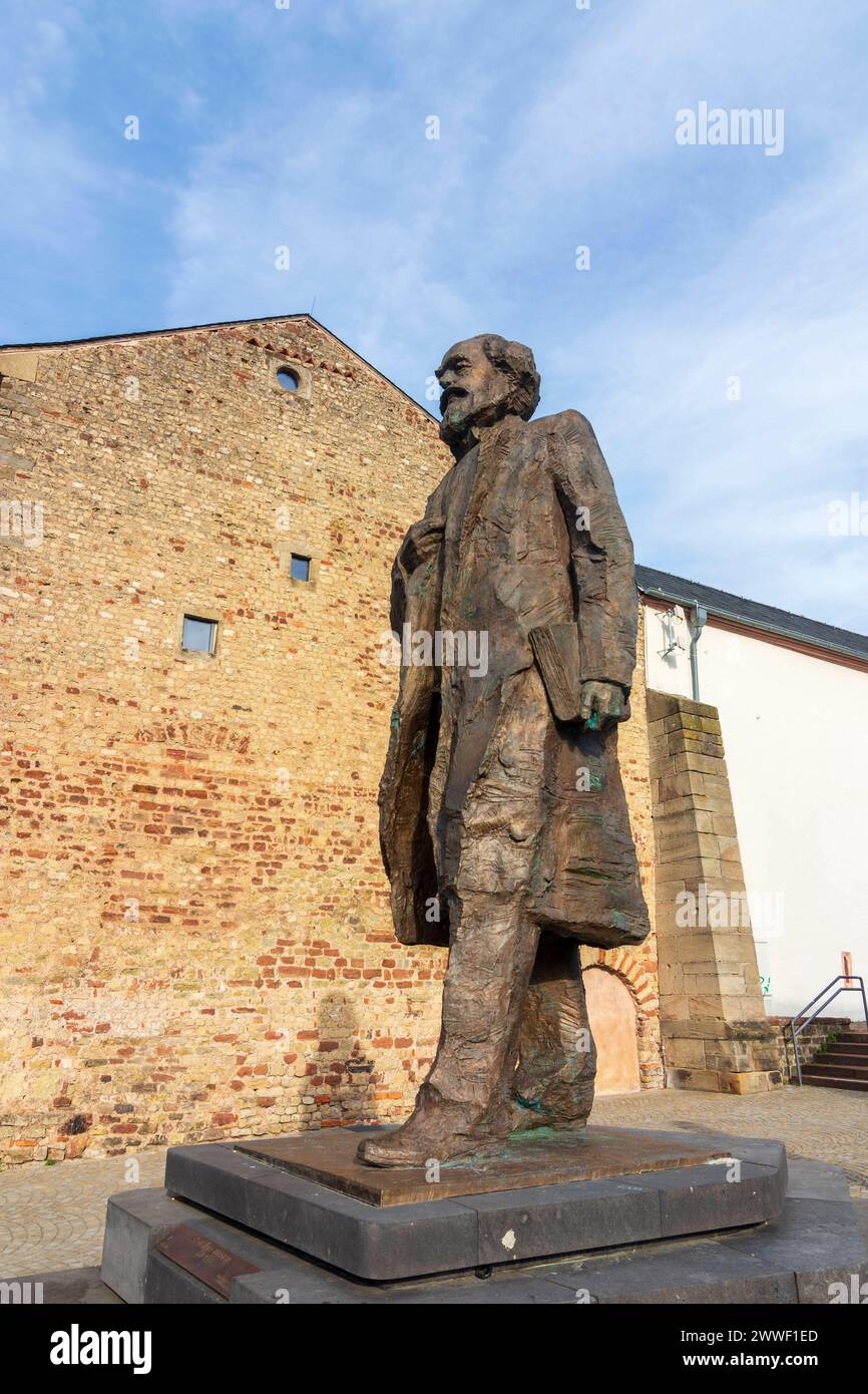 Karl Marx Statue, work of the sculptor Wu Weishan is a gift from the People s Republic of China Trier Mosel Rheinland-Pfalz, Rhineland-Palat Germany Stock Photo