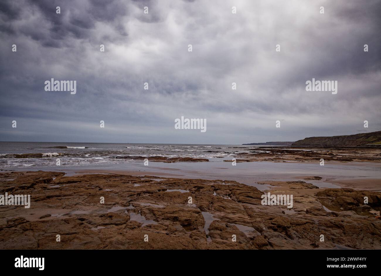 Low tide on a wintery Scarborough Beach Stock Photo Alamy
