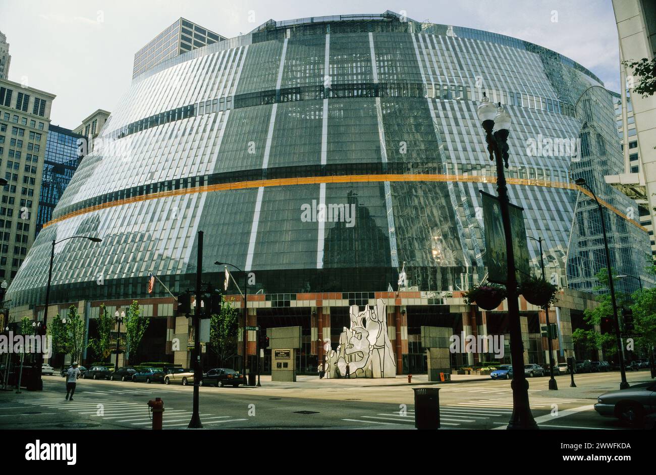 James R. Thompson Center, Chicago, Illinois, USA.  Dubuffet's Monument with Standing Beast Sculpture on Corner. Stock Photo