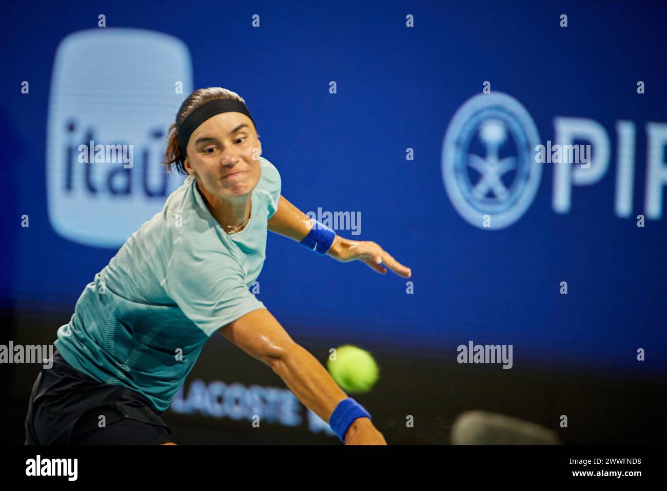 Miami Gardens, FL, USA. 23rd March 2024. Anhelina Kalinina (UKR) vs Aryna Sabalenka (BEL) during the world tennis tournament at the 2024 Miami Open powered by Itau. Credit: Yaroslav Sabitov/YES Market Media/Alamy Live News. Stock Photo
