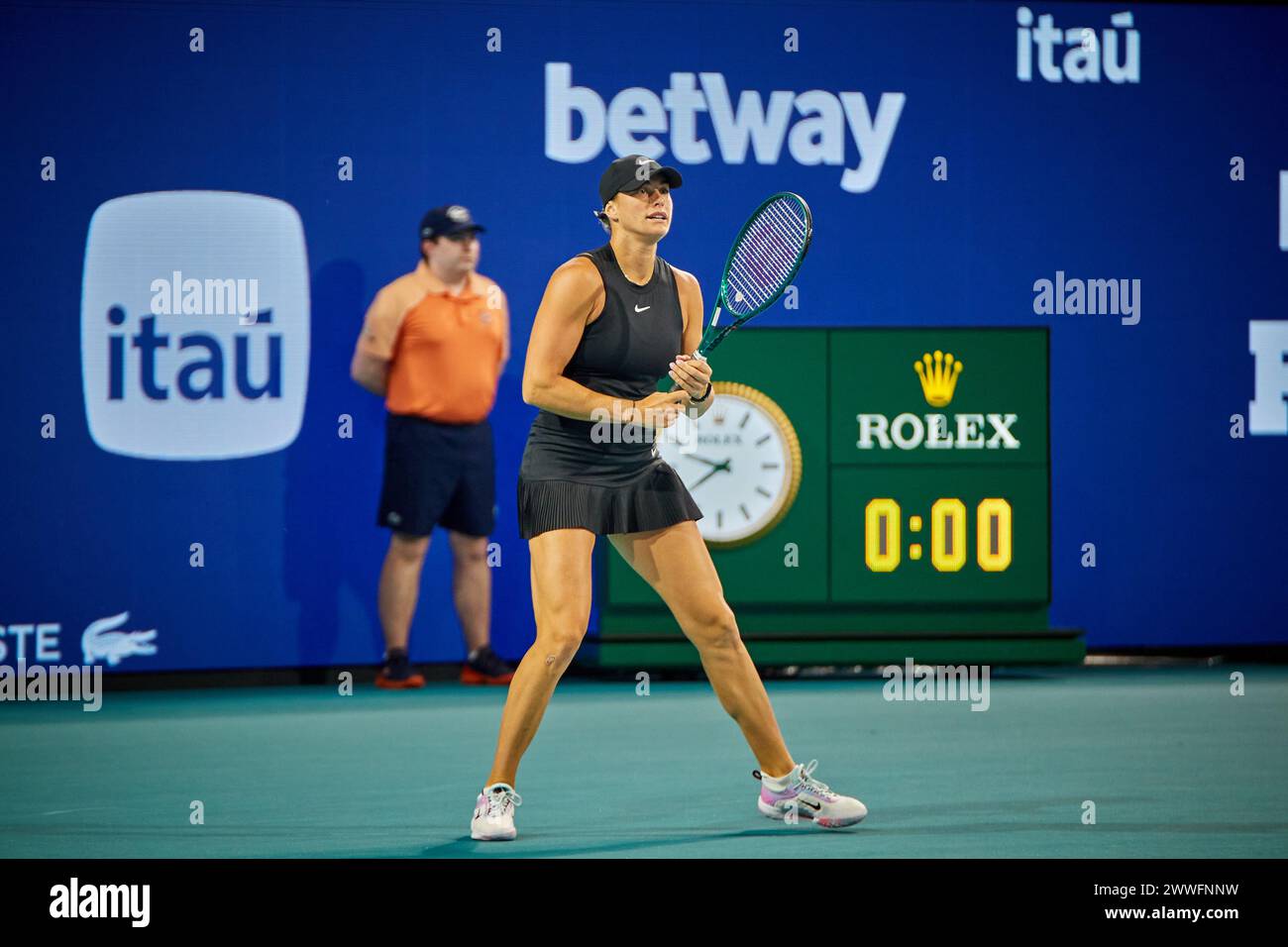 Miami Gardens, FL, USA. 23rd March 2024. Anhelina Kalinina (UKR) vs Aryna Sabalenka (BEL) during the world tennis tournament at the 2024 Miami Open powered by Itau. Credit: Yaroslav Sabitov/YES Market Media/Alamy Live News. Stock Photo
