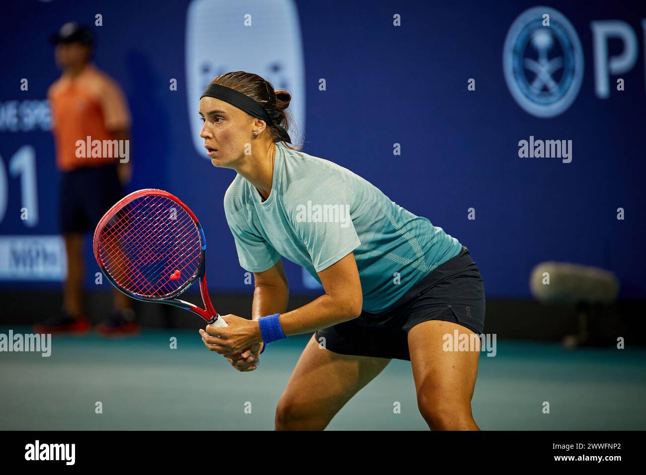 Miami Gardens, FL, USA. 23rd March 2024. Anhelina Kalinina (UKR) vs Aryna Sabalenka (BEL) during the world tennis tournament at the 2024 Miami Open powered by Itau. Credit: Yaroslav Sabitov/YES Market Media/Alamy Live News. Stock Photo