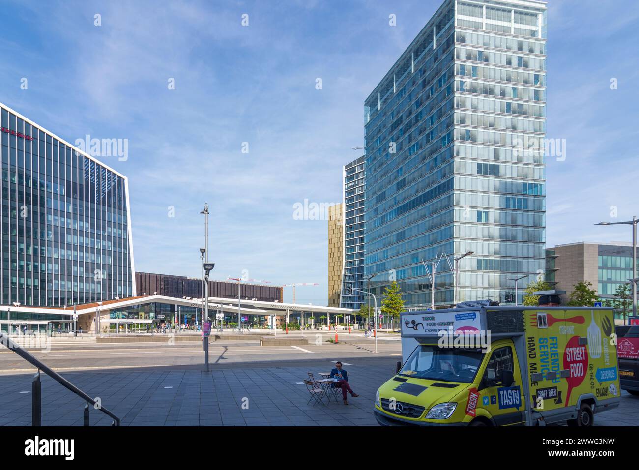 Luxembourg City (Luxemburg, Lëtzebuerg): Infinity shopping mall in Kirchberg, street food truck in , Luxembourg, Luxembourg Stock Photo