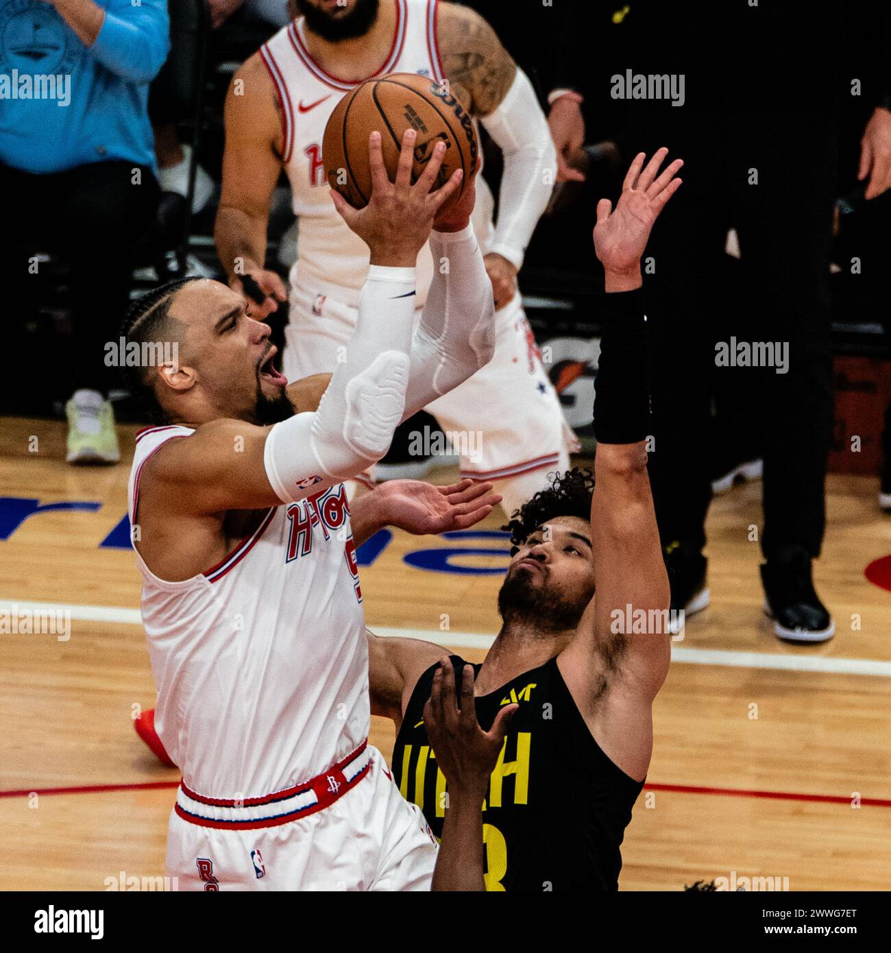 Houston, USA. 23rd Mar, 2024. Dillon Brooks (L) of Houston Rockets goes